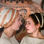 2 Grecian cross-tied hairstyles for Women 2 Grecian cross-tied hairstyles for Women